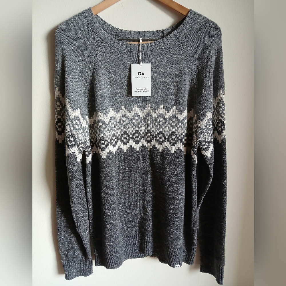 NWT Free Assembly  Sweater‎ Large Gray White Men's
